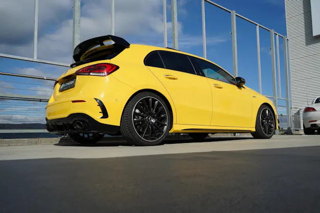 MERCEDES-BENZ A 35 AMG 4MATIC SPEEDSHIFT NIGHT AERODYNAMIK l 306 PS