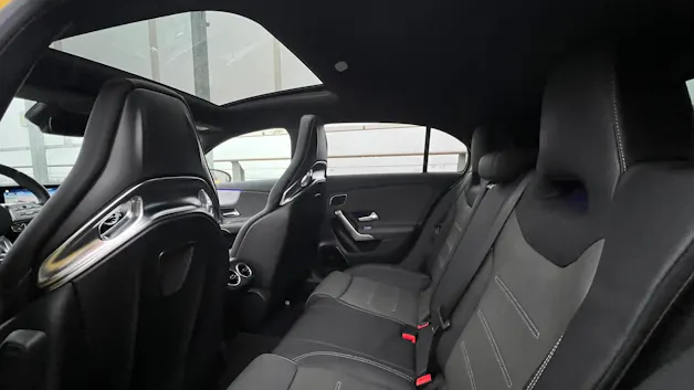 MERCEDES-BENZ A 35 AMG 4MATIC SPEEDSHIFT NIGHT AERODYNAMIK l 306 PS