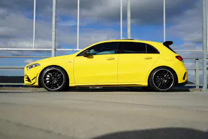 MERCEDES-BENZ A 35 AMG 4MATIC SPEEDSHIFT NIGHT AERODYNAMIK l 306 PS