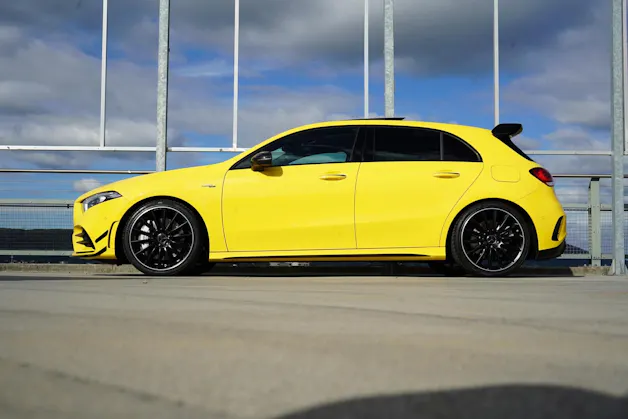 MERCEDES-BENZ A 35 AMG 4MATIC SPEEDSHIFT NIGHT AERODYNAMIK l 306 PS