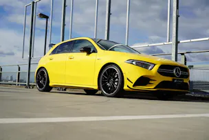 MERCEDES-BENZ A 35 AMG 4MATIC SPEEDSHIFT NIGHT AERODYNAMIK l 306 PS