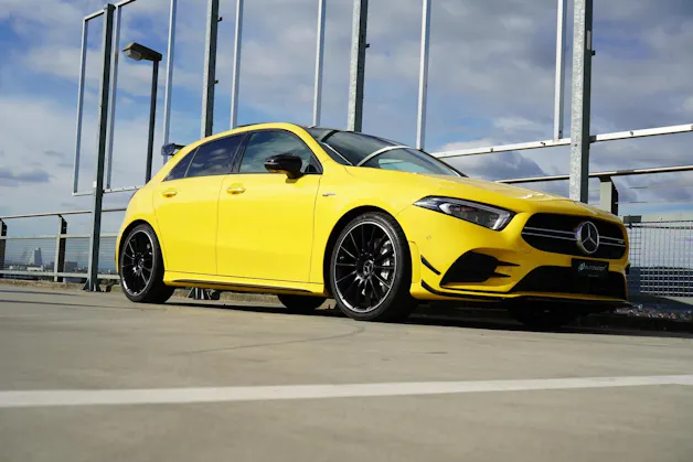 MERCEDES-BENZ A 35 AMG 4MATIC SPEEDSHIFT NIGHT AERODYNAMIK l 306 PS