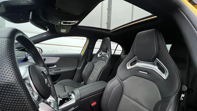 MERCEDES-BENZ A 35 AMG 4MATIC SPEEDSHIFT NIGHT AERODYNAMIK l 306 PS