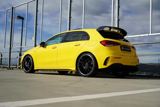MERCEDES-BENZ A 35 AMG 4MATIC SPEEDSHIFT NIGHT AERODYNAMIK l 306 PS