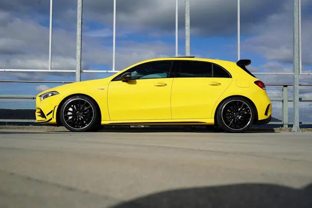 MERCEDES-BENZ A 35 AMG 4MATIC SPEEDSHIFT NIGHT AERODYNAMIK l 306 PS