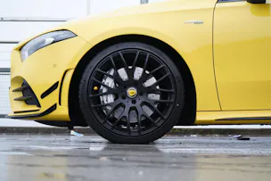 MERCEDES-BENZ A 35 AMG 4MATIC SPEEDSHIFT NIGHT AERODYNAMIK l 306 PS