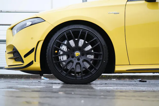 MERCEDES-BENZ A 35 AMG 4MATIC SPEEDSHIFT NIGHT AERODYNAMIK l 306 PS