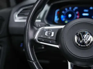 VW Tiguan 2.0TSI Highline R-Line 4Motion DSG *Panorama*Head-Up*Abstandsregler*