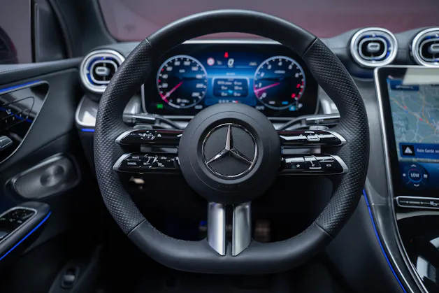 MERCEDES-BENZ GLC 300 AMG Line 4matic Coupé / Panorama-Glasdach / Burmester / 360°Kamera