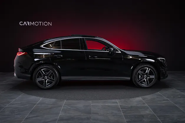MERCEDES-BENZ GLC 300 AMG Line 4matic Coupé / Panorama-Glasdach / Burmester / 360°Kamera