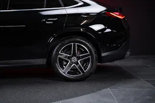 MERCEDES-BENZ GLC 300 AMG Line 4matic Coupé / Panorama-Glasdach / Burmester / 360°Kamera