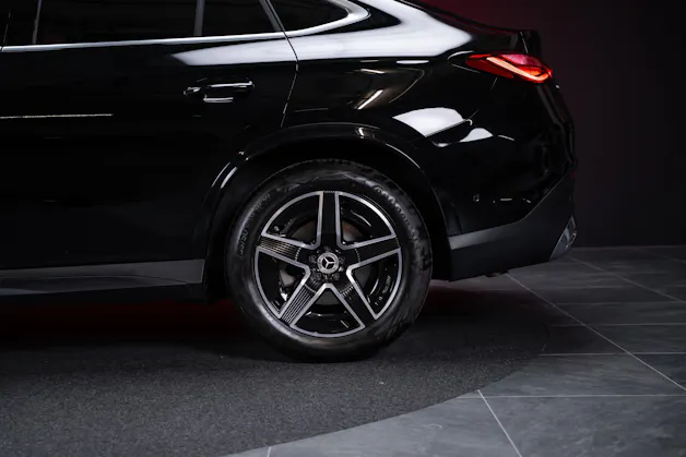 MERCEDES-BENZ GLC 300 AMG Line 4matic Coupé / Panorama-Glasdach / Burmester / 360°Kamera