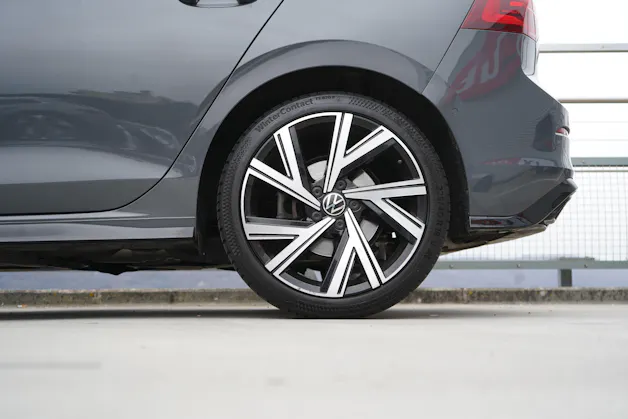 VW GOLF 1.5 eTSI mHEV ACT R-LINE BLACK DSG l 150 PS