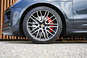 PORSCHE MACAN GTS PDK l 440 PS