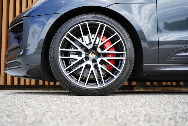 PORSCHE MACAN GTS PDK l 440 PS