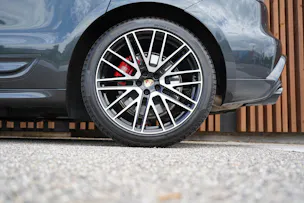 PORSCHE MACAN GTS PDK l 440 PS