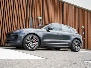 PORSCHE MACAN GTS PDK l 440 PS