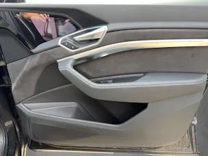AUDI e-tron 55 quattro