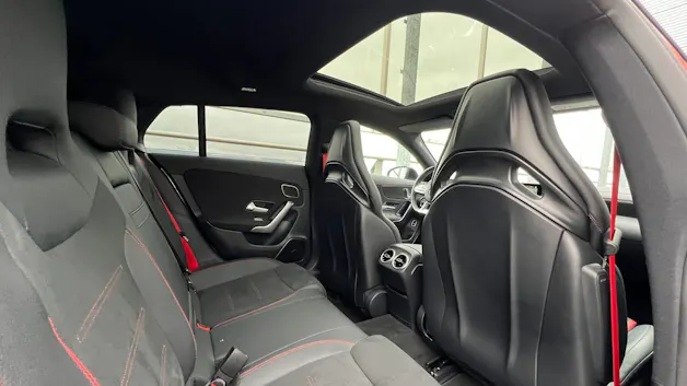 MERCEDES-BENZ CLA SHOOTING BRAKE 35 AMG NIGHT 4MATIC 7G-DCT l 306 PS