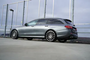 MERCEDES-BENZ E 220 d AMG LINE NIGHT 4MATIC 9G-TRONIC l 194 PS