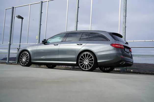 MERCEDES-BENZ E 220 d AMG LINE NIGHT 4MATIC 9G-TRONIC l 194 PS