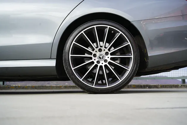 MERCEDES-BENZ E 220 d AMG LINE NIGHT 4MATIC 9G-TRONIC l 194 PS