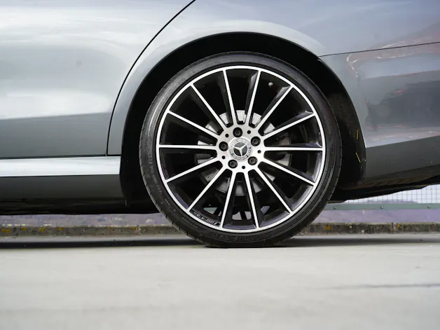 MERCEDES-BENZ E 220 d AMG LINE NIGHT 4MATIC 9G-TRONIC l 194 PS
