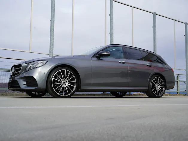 MERCEDES-BENZ E 220 d AMG LINE NIGHT 4MATIC 9G-TRONIC l 194 PS