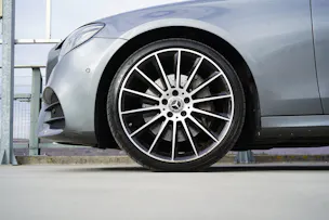 MERCEDES-BENZ E 220 d AMG LINE NIGHT 4MATIC 9G-TRONIC l 194 PS