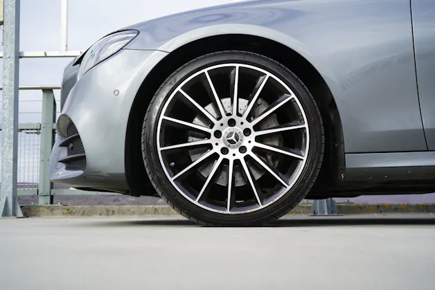 MERCEDES-BENZ E 220 d AMG LINE NIGHT 4MATIC 9G-TRONIC l 194 PS