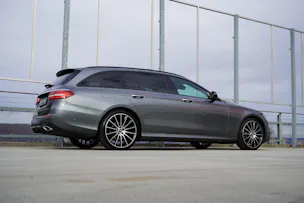 MERCEDES-BENZ E 220 d AMG LINE NIGHT 4MATIC 9G-TRONIC l 194 PS