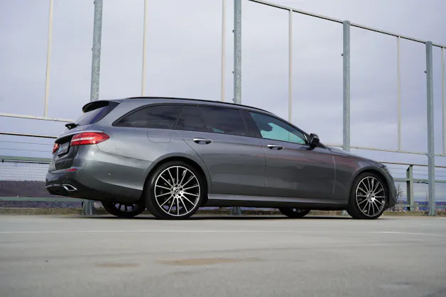 MERCEDES-BENZ E 220 d AMG LINE NIGHT 4MATIC 9G-TRONIC l 194 PS