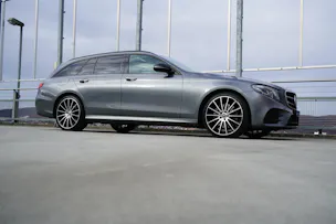 MERCEDES-BENZ E 220 d AMG LINE NIGHT 4MATIC 9G-TRONIC l 194 PS