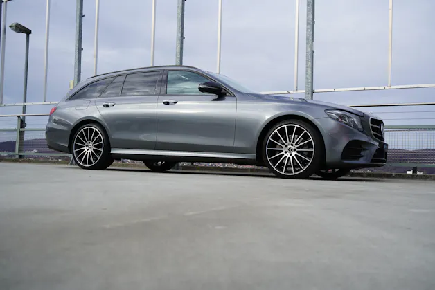 MERCEDES-BENZ E 220 d AMG LINE NIGHT 4MATIC 9G-TRONIC l 194 PS