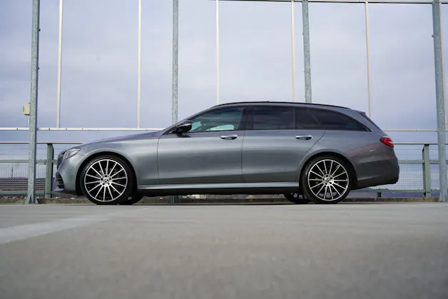 MERCEDES-BENZ E 220 d AMG LINE NIGHT 4MATIC 9G-TRONIC l 194 PS