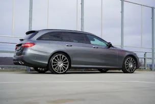 MERCEDES-BENZ E 220 d AMG LINE NIGHT 4MATIC 9G-TRONIC l 194 PS