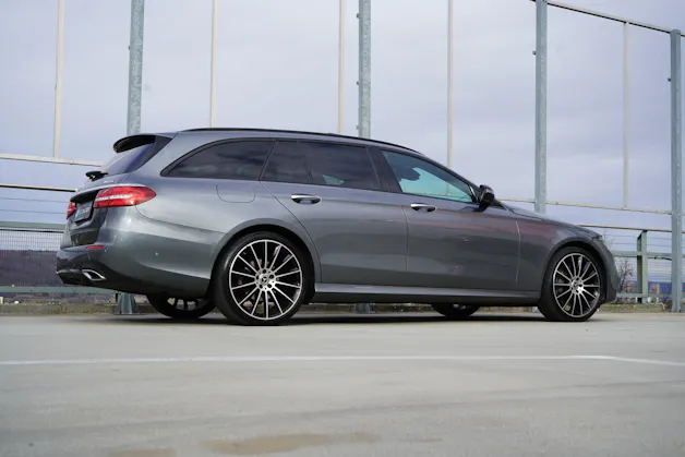 MERCEDES-BENZ E 220 d AMG LINE NIGHT 4MATIC 9G-TRONIC l 194 PS