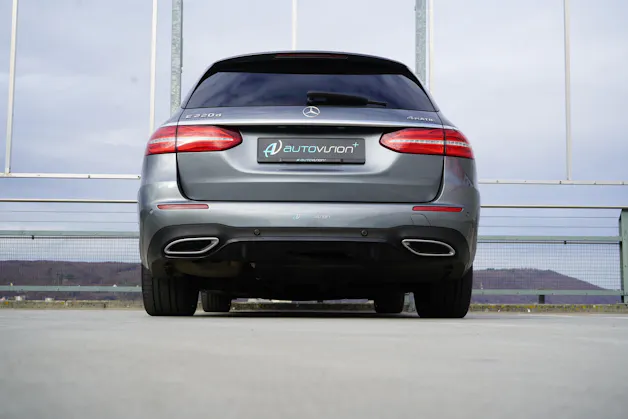 MERCEDES-BENZ E 220 d AMG LINE NIGHT 4MATIC 9G-TRONIC l 194 PS
