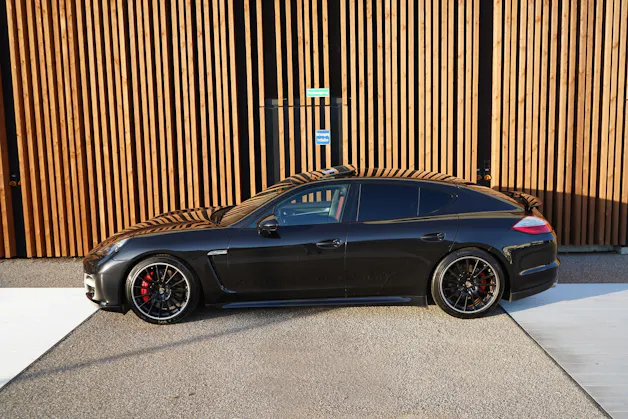 PORSCHE PANAMERA TURBO S BLACK 4.8 PDK l 550 PS