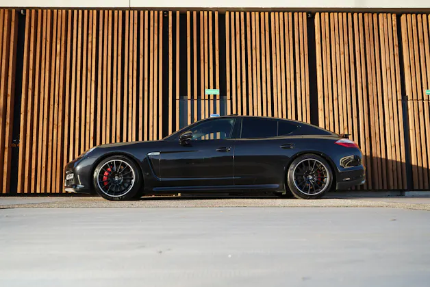 PORSCHE PANAMERA TURBO S BLACK 4.8 PDK l 550 PS
