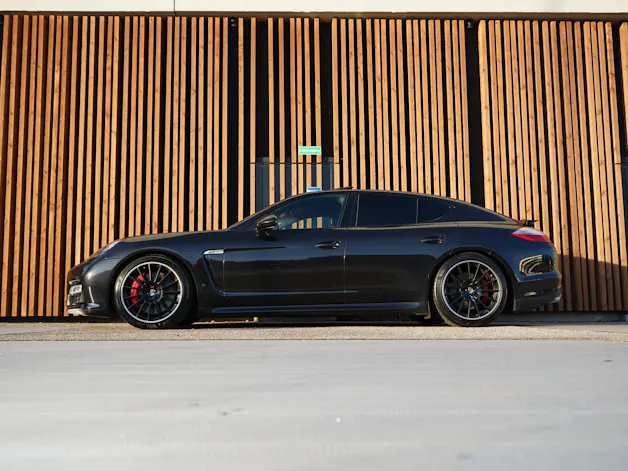 PORSCHE PANAMERA TURBO S BLACK 4.8 PDK l 550 PS