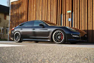 PORSCHE PANAMERA TURBO S BLACK 4.8 PDK l 550 PS