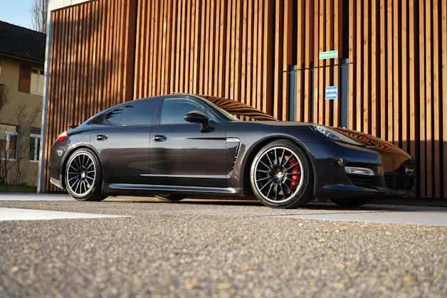PORSCHE PANAMERA TURBO S BLACK 4.8 PDK l 550 PS