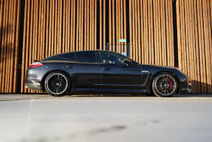 PORSCHE PANAMERA TURBO S BLACK 4.8 PDK l 550 PS