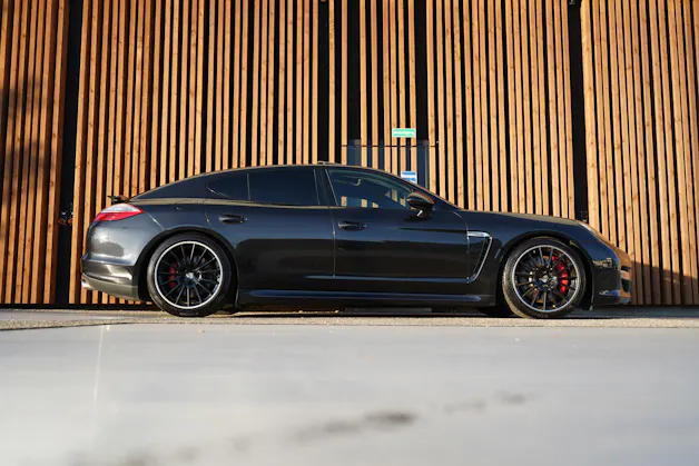 PORSCHE PANAMERA TURBO S BLACK 4.8 PDK l 550 PS