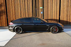 PORSCHE PANAMERA TURBO S BLACK 4.8 PDK l 550 PS