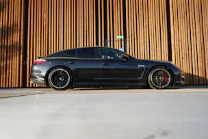 PORSCHE PANAMERA TURBO S BLACK 4.8 PDK l 550 PS