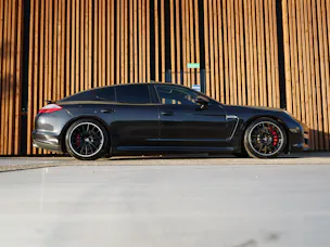 PORSCHE PANAMERA TURBO S BLACK 4.8 PDK l 550 PS