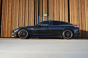 PORSCHE PANAMERA TURBO S BLACK 4.8 PDK l 550 PS