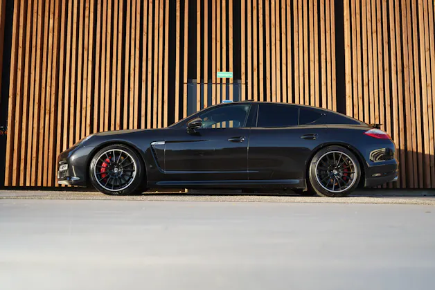 PORSCHE PANAMERA TURBO S BLACK 4.8 PDK l 550 PS